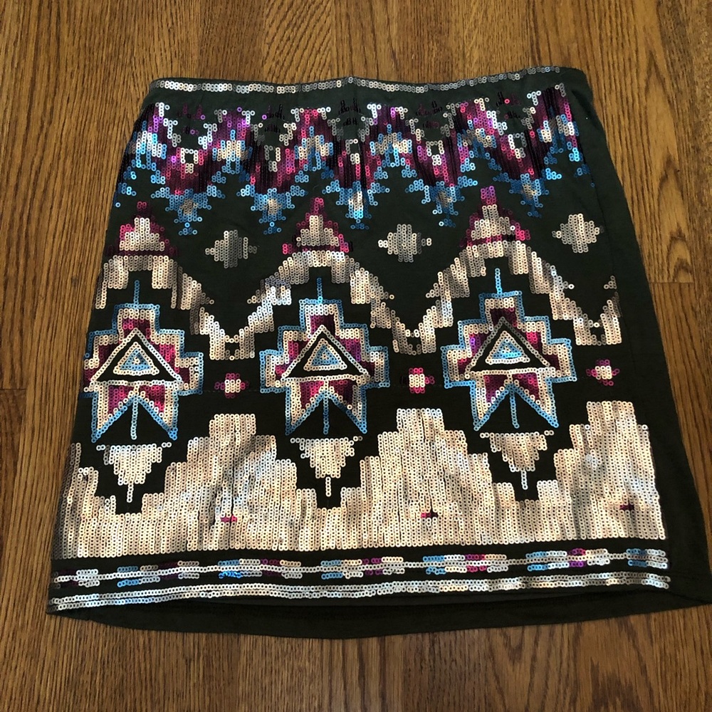 Green detail skirt